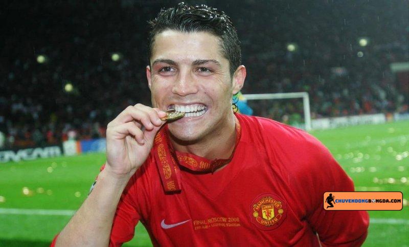 Cristiano Ronaldo là cái tên xuất sắc nhất đội hình MU khi đó